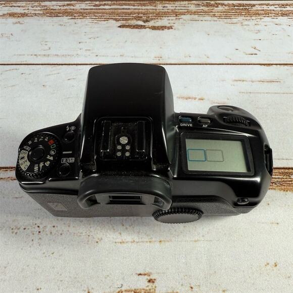 Canon EOS Elan 35mm SLR Film Camera Body Only Auto & Manual Focus - Picture 5 of 6